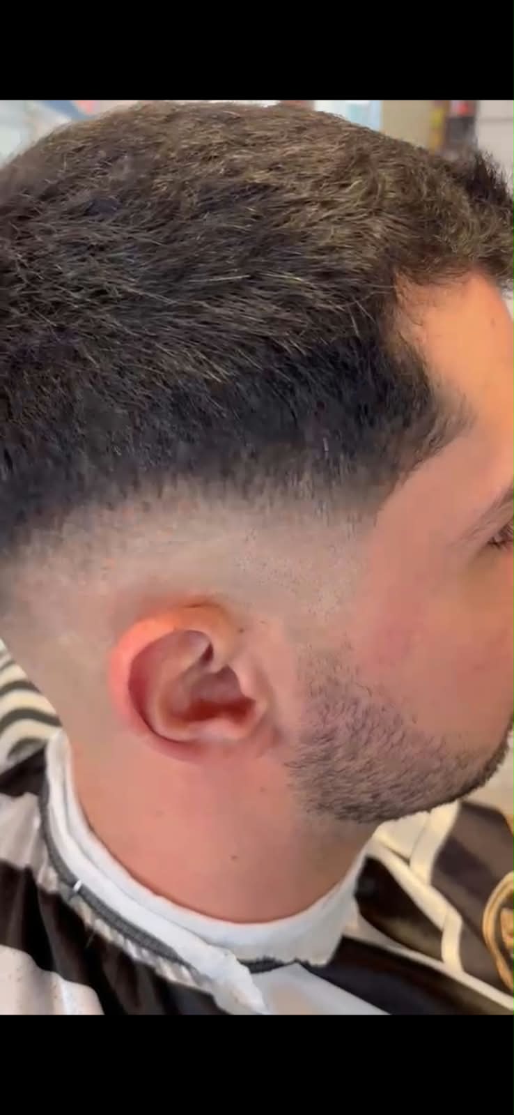 Exakte Bartkontur und Taper Fade